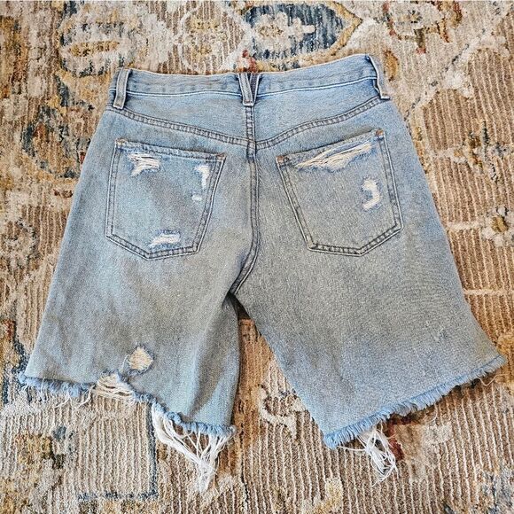 We the Free Jean shorts sz 24 with 7" inseam. Slits on sides - Picture 2 of 4
